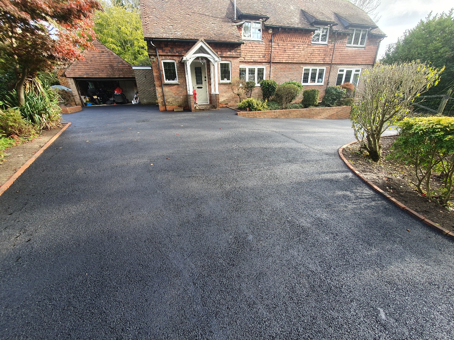 Completed tarmac driveway project